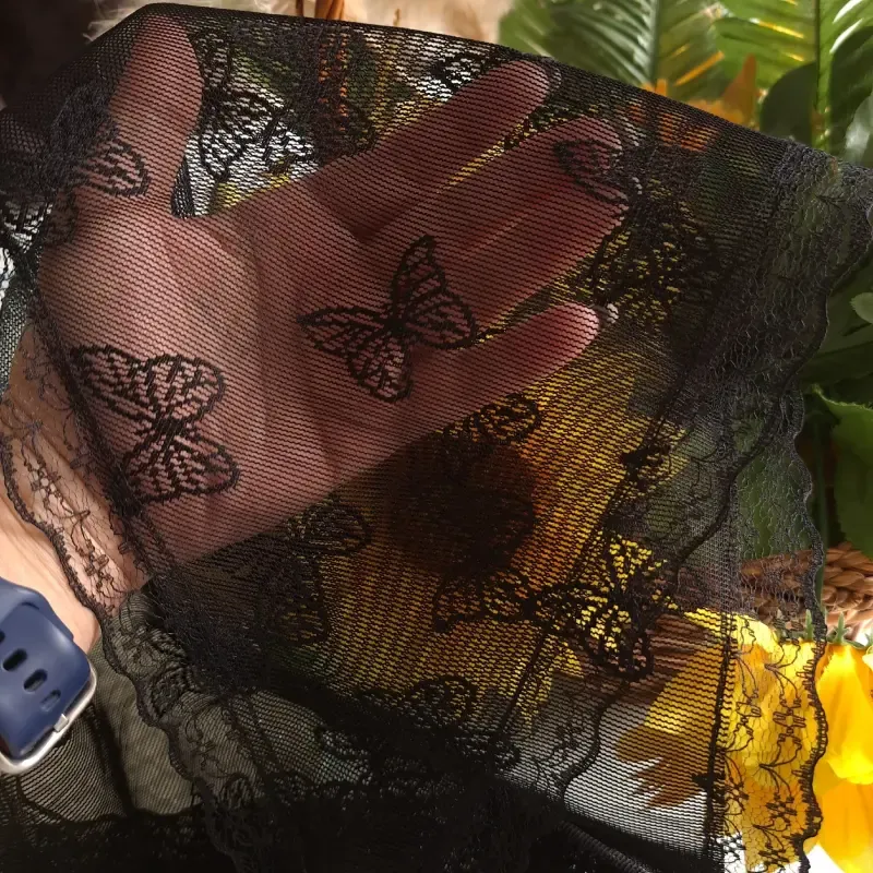 مینی اسکارف تور پروانه ای مشکی سایز 70 در 70 دور دانتل - تصویر 2