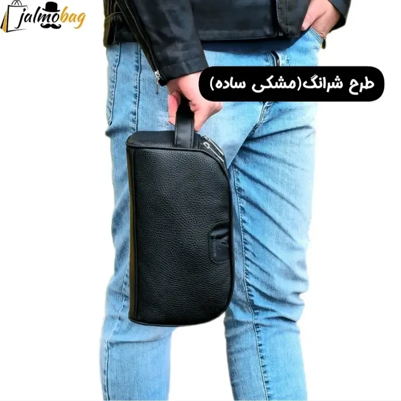 کیف دستی مردانه اسپرت طرحدار چرم صنعتی دو خانه بند دستی - تصویر 4