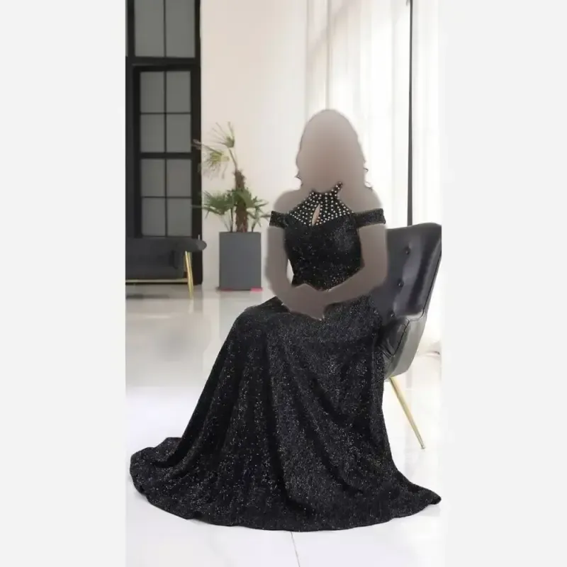 ماکسی مجلسی دانتل چمنی مشکی کاپدار و استردار نگین دوزی شده سایز 38 تا 52 - تصویر 2