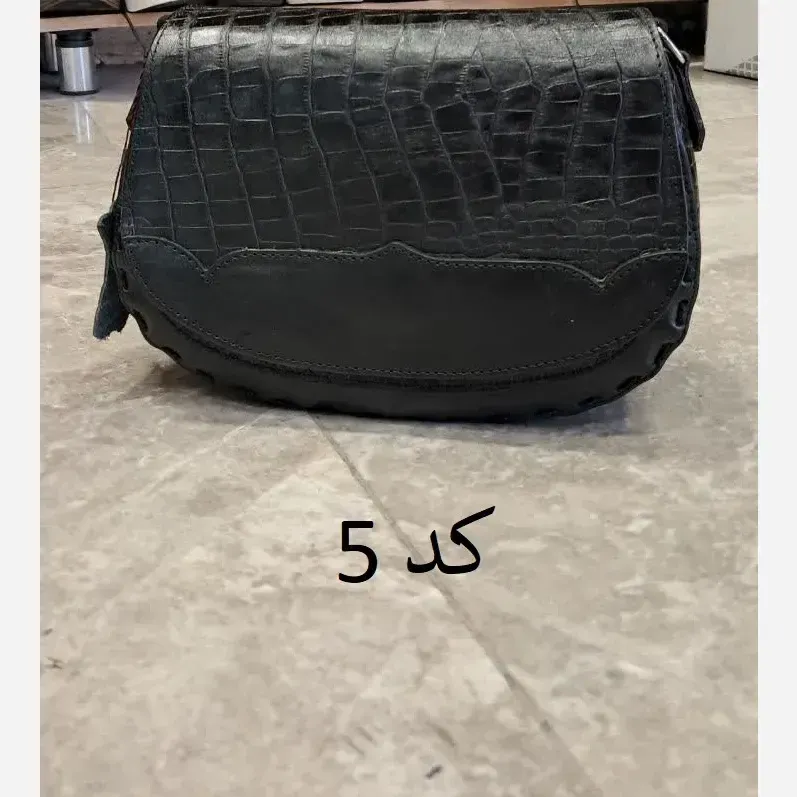 کیف دوشی چرم طبیعی گاوی ابعاد 17 در 25 زنانه - تصویر 5