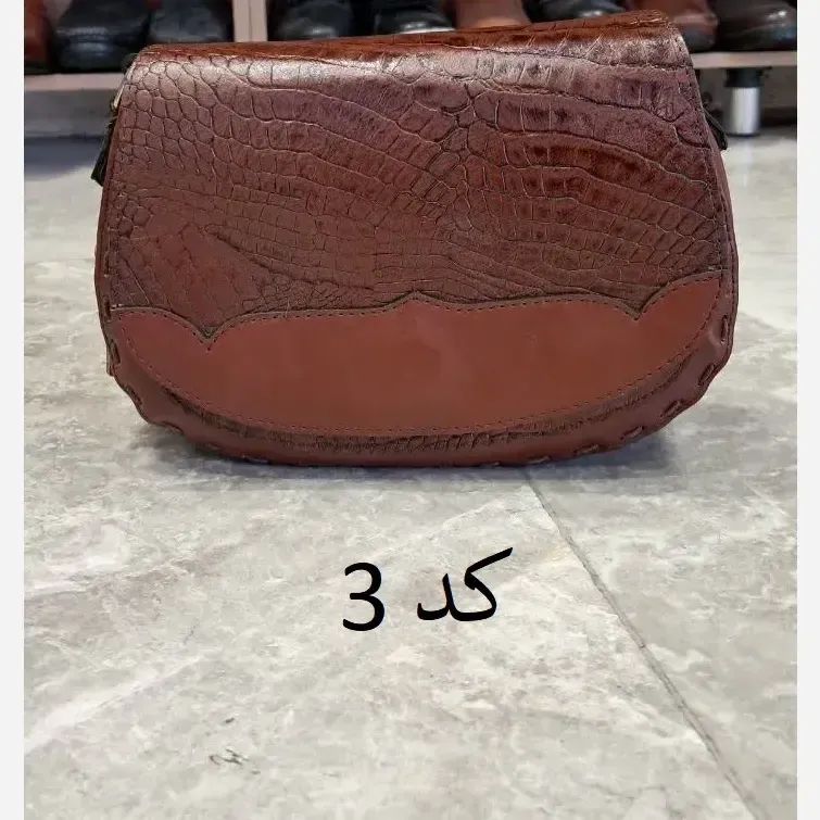 کیف دوشی چرم طبیعی گاوی ابعاد 17 در 25 زنانه - تصویر 3