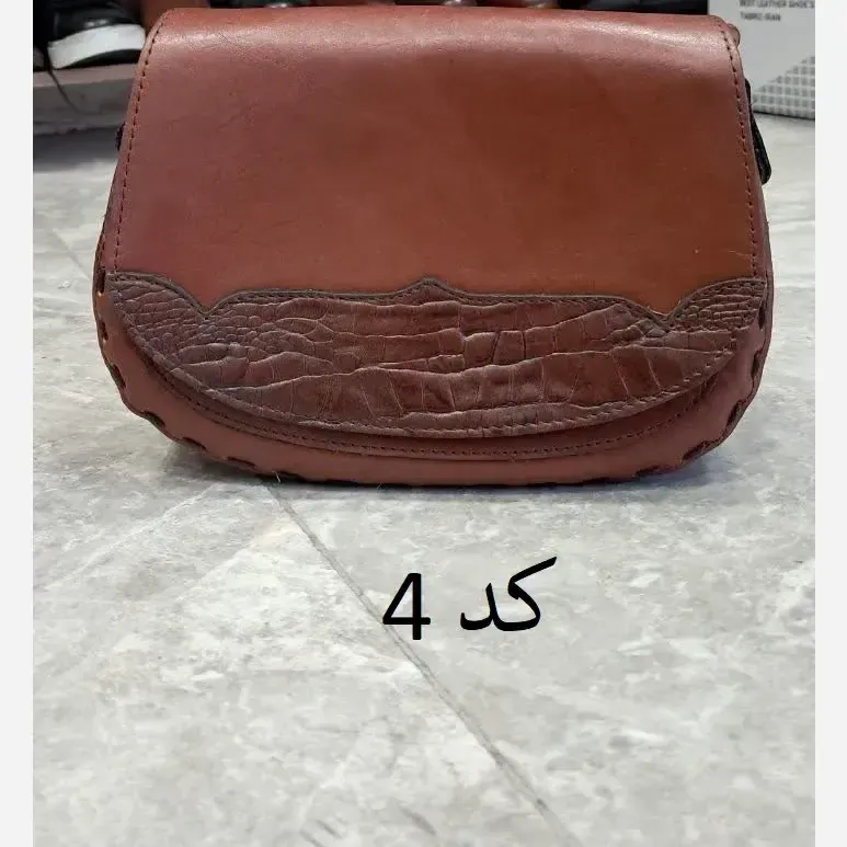 کیف دوشی چرم طبیعی گاوی ابعاد 17 در 25 زنانه - تصویر 4