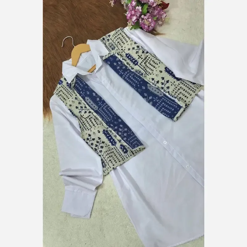 جلیقه زنانه فرحناز جنس گلیمی گرم بالا فری سایز رنگ قرمز و آبی - تصویر 4