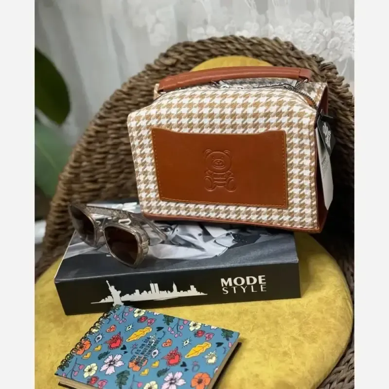 کیف زنانه Moschino جنس فوتر ابعاد 15 در 21 سانت - تصویر 2