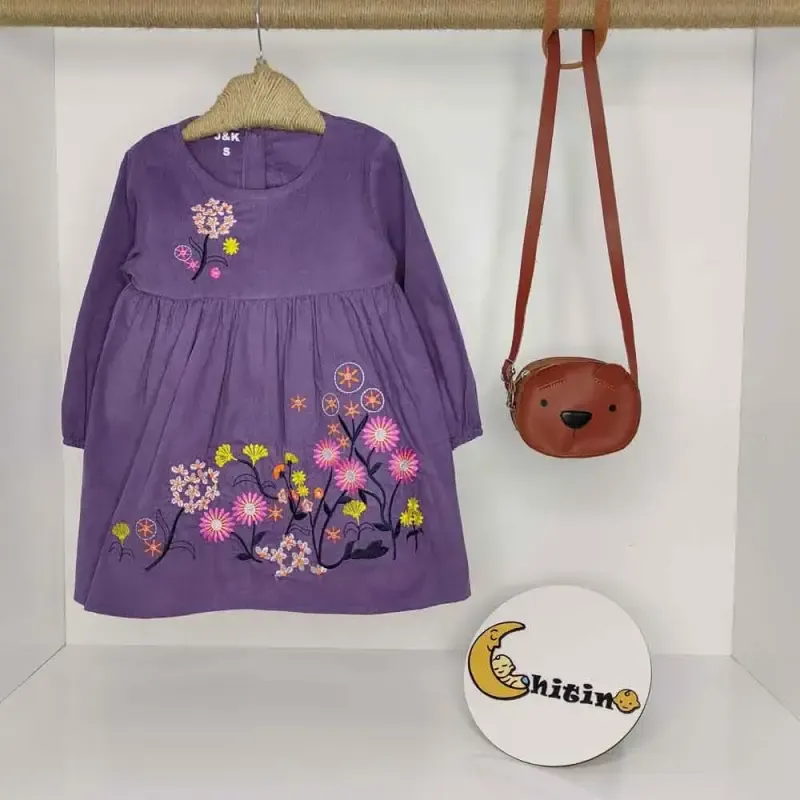 سارافون دخترانه مخمل کبریتی گلدوزی مناسب 1 تا 4 سال - تصویر 3