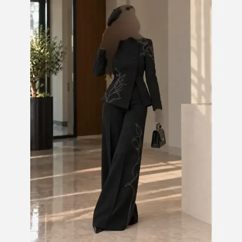 ست کت و شلوار زنانه آیلار پارچه سوپر مازراتی ترک با کلاه برت نقاشی شده دستی سایز 38 تا 48 - تصویر 3