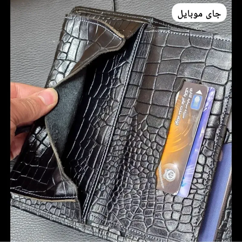 ست کادویی چرم طبیعی مردانه شامل کیف پول کتی و جاکلیدی با باکس چوبی - تصویر 7