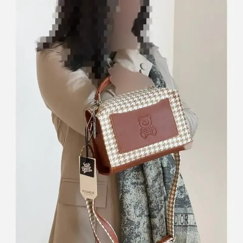 کیف زنانه Moschino جنس فوتر ابعاد 15 در 21 سانت - تصویر 10