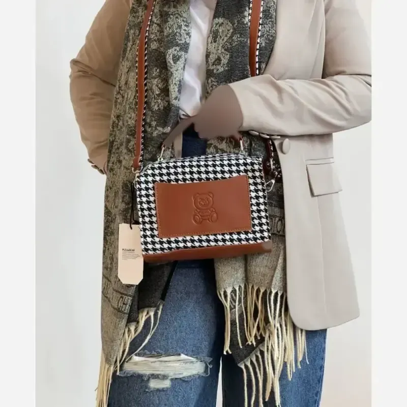 کیف زنانه Moschino جنس فوتر ابعاد 15 در 21 سانت - تصویر 11