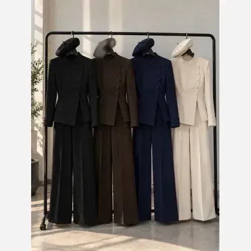 ست کت و شلوار زنانه سوپر مازراتی ترک با کلاه برت و طرح نقاشی دست سایز 38 تا 48